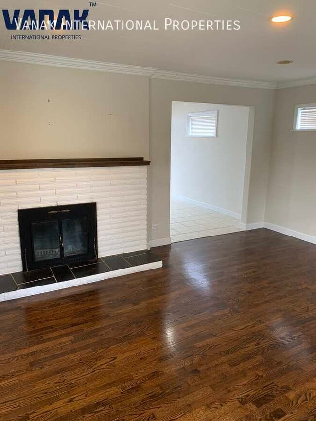 Building Photo - 2 Bed / 1 Bath Upper Unit in Maple Ridge