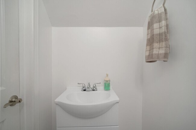 Foto del edificio - Remodeled Townhome in Sherman Oaks!