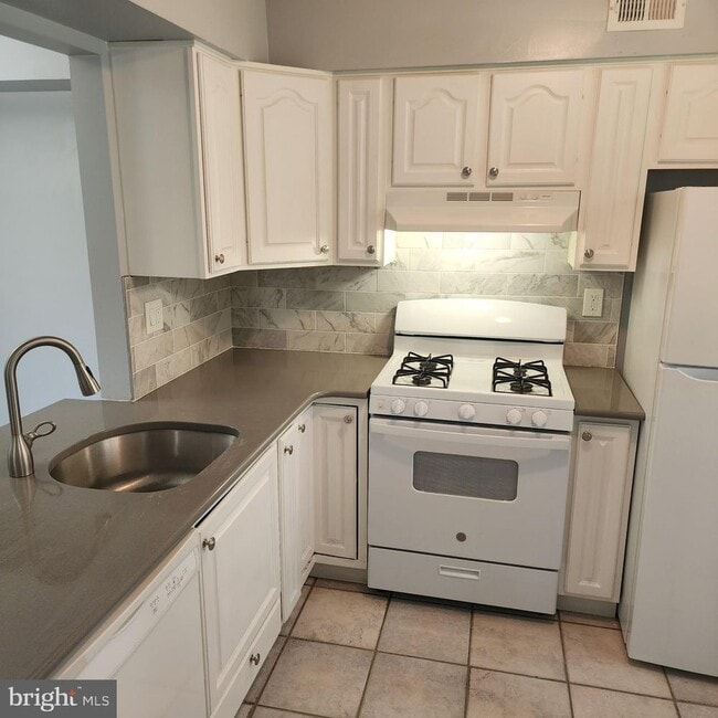 Building Photo - 703 A Sedgefield Dr-703
