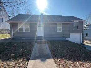 Building Photo - 452 Bluff Dr