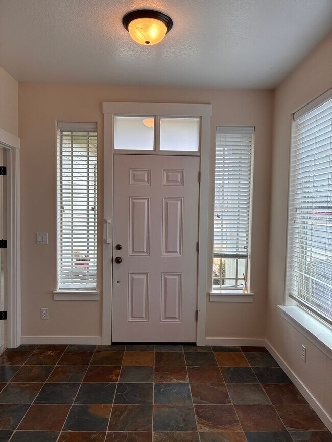 Foto del edificio - Beautiful Corner Lot Home In Quiet Community