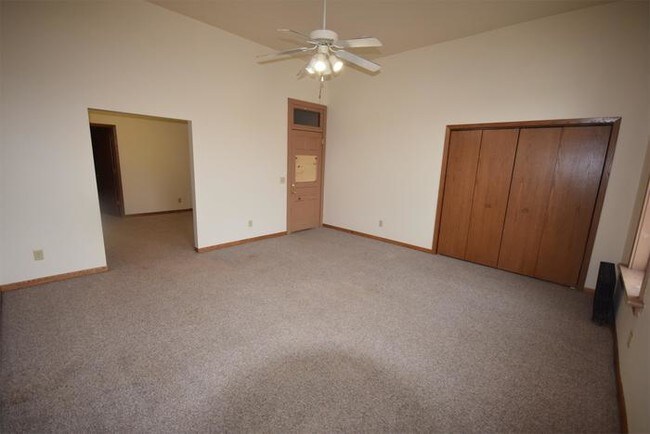 Building Photo - Downtown Studio-Oshkosh