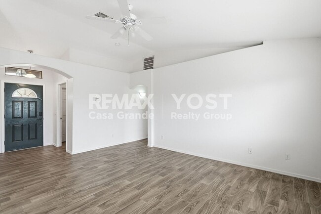 Building Photo - Bright, Open Floor Plan with Low-Maintenance Yard in Arizona City!