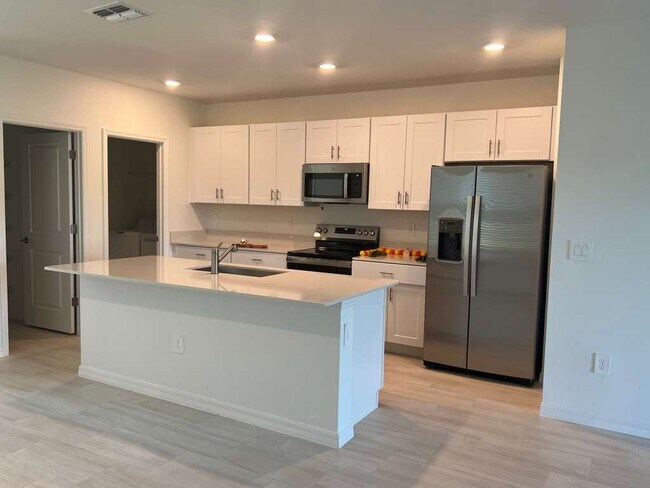 Foto del edificio - 17476 Happytrails St