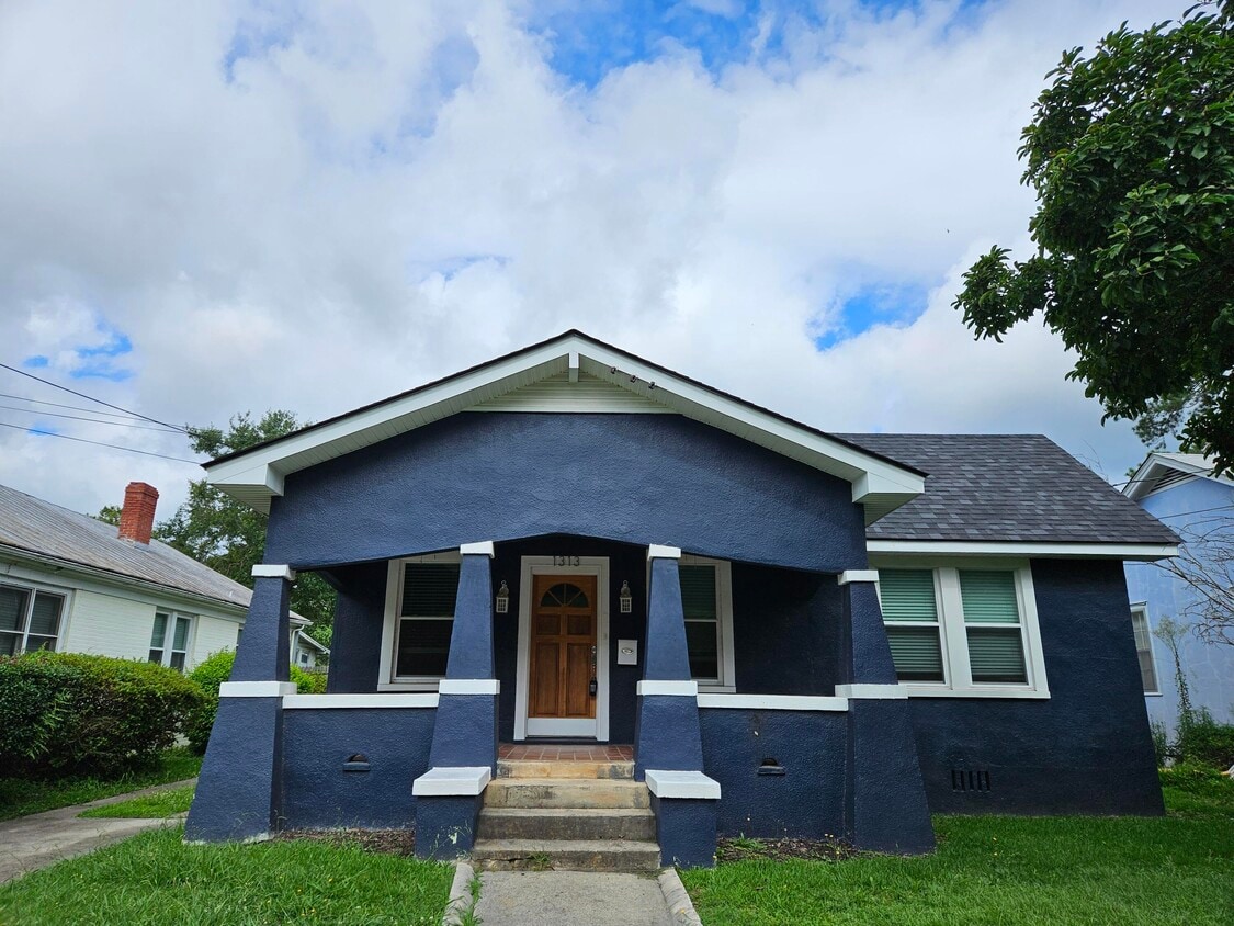 Primary Photo - 1313 Merry St