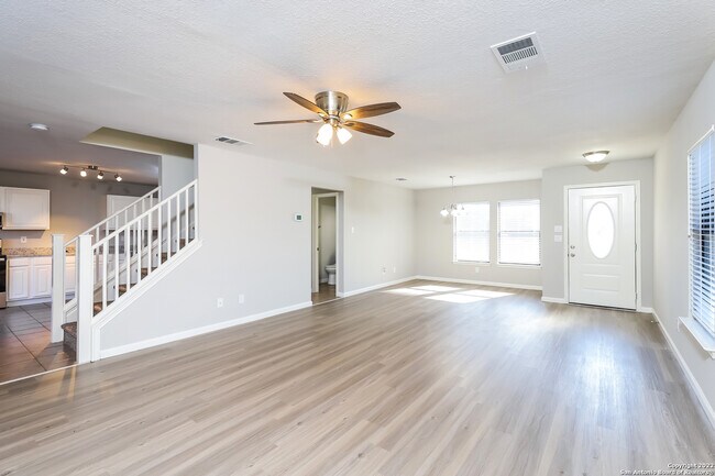 Foto del edificio - 9879 Highland Creek