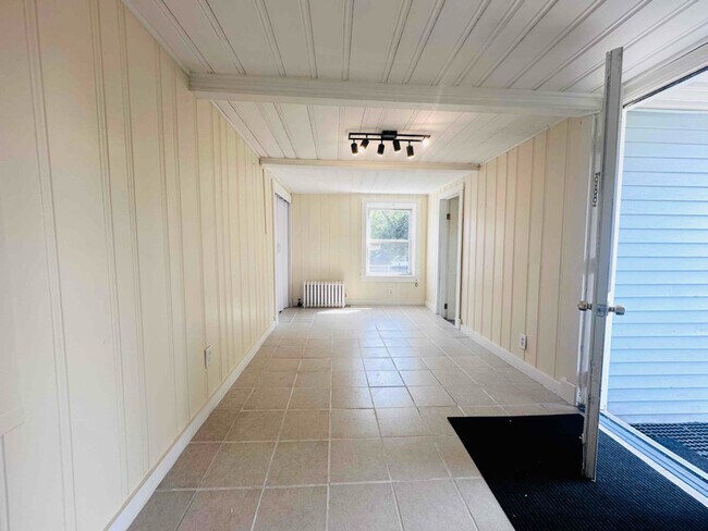 Building Photo - 13 Olivine St