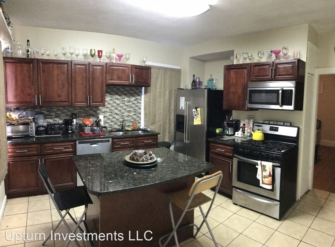 Foto del edificio - 6 br, 2.5 bath House - 618 Smith St.