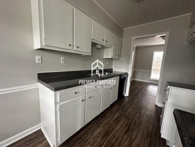 Building Photo - 6837 Valley Park - Available Now!