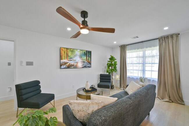 Foto del edificio - 5122 Hialeah Dr