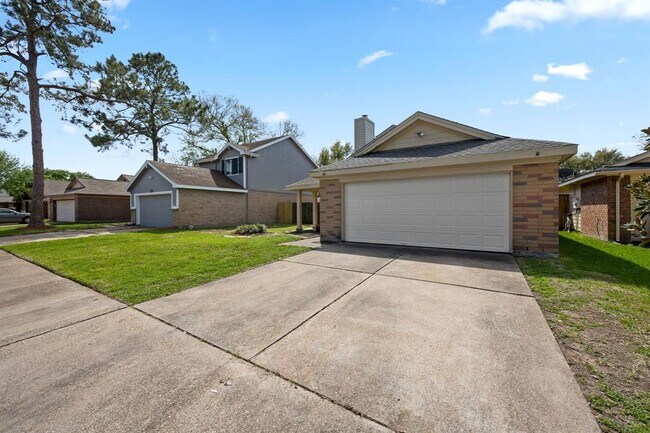 Building Photo - 15419 Scenic Haven Dr