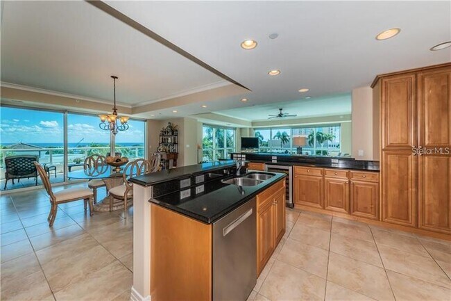 Foto del edificio - 400 Beach Dr NE