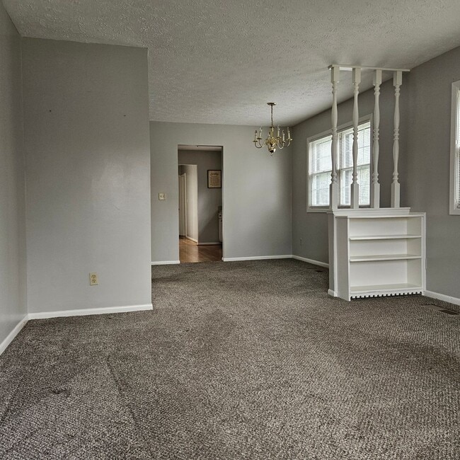 Building Photo - 2 Bedroom Townhouse