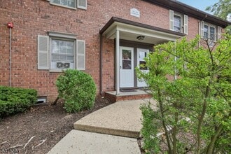Building Photo - 14 B Lakeside Dr