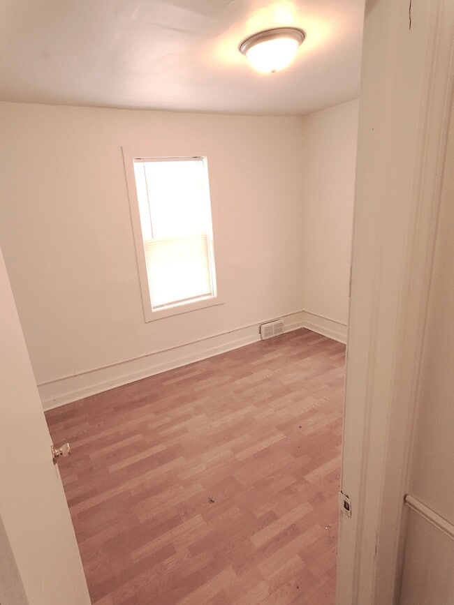 1st Floor bedroom #2 10x8 - 1701 168th St