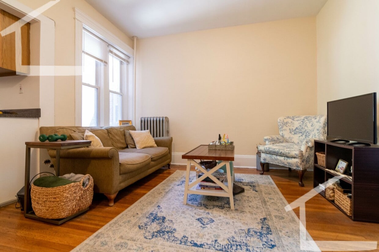 No Brokers Fee,3 Bedrooms unit on Coolidge Corner, Lau dry on a Site, heat, Hot Water Included - No Brokers Fee,3 Bedrooms unit on Coolidge Corner, Lau dry on a Site, heat, Hot Water Included