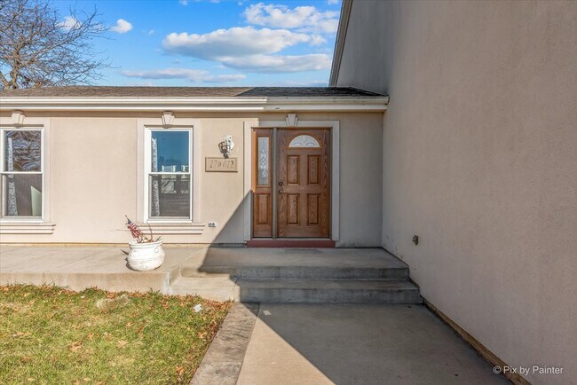 Foto del edificio - 27W012 Tamarack Ct