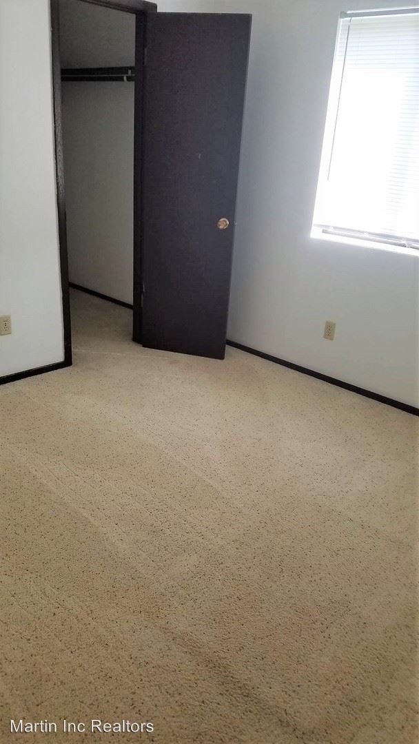 Building Photo - 1215 Meadow Ln