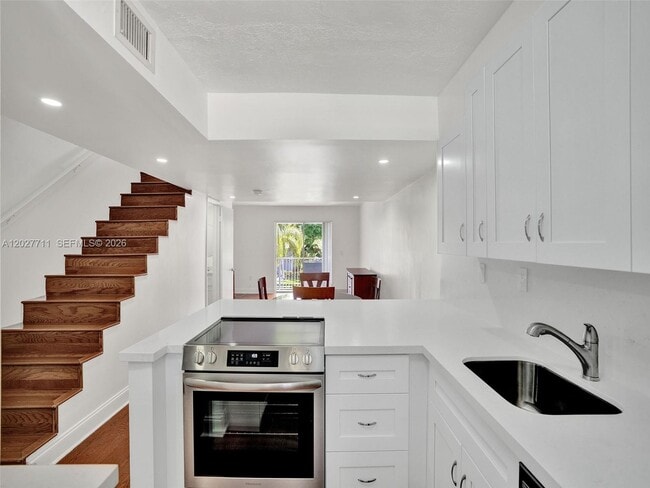 Building Photo - 4600 SW 67th Ave