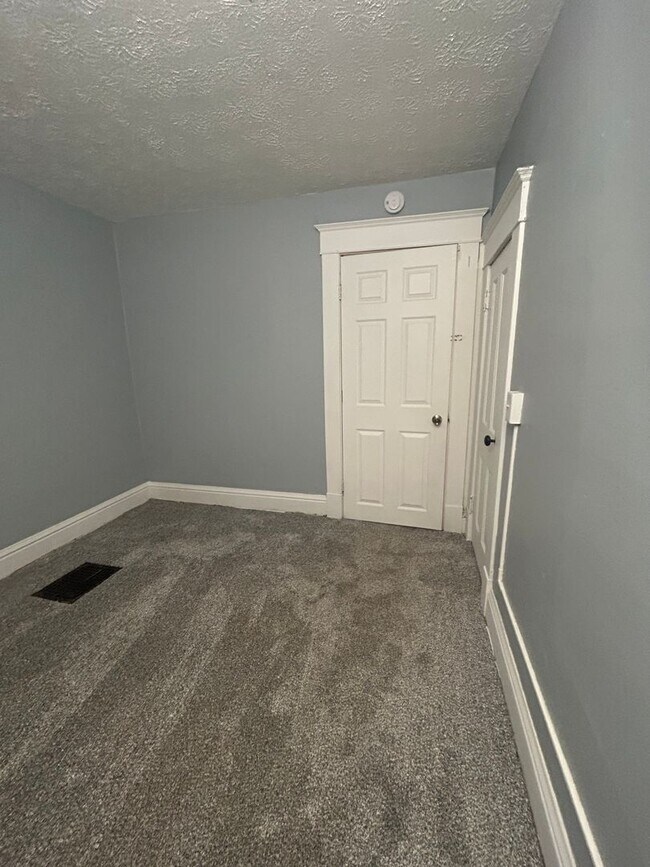 Foto del edificio - 3 bedroom 2 bathroom house