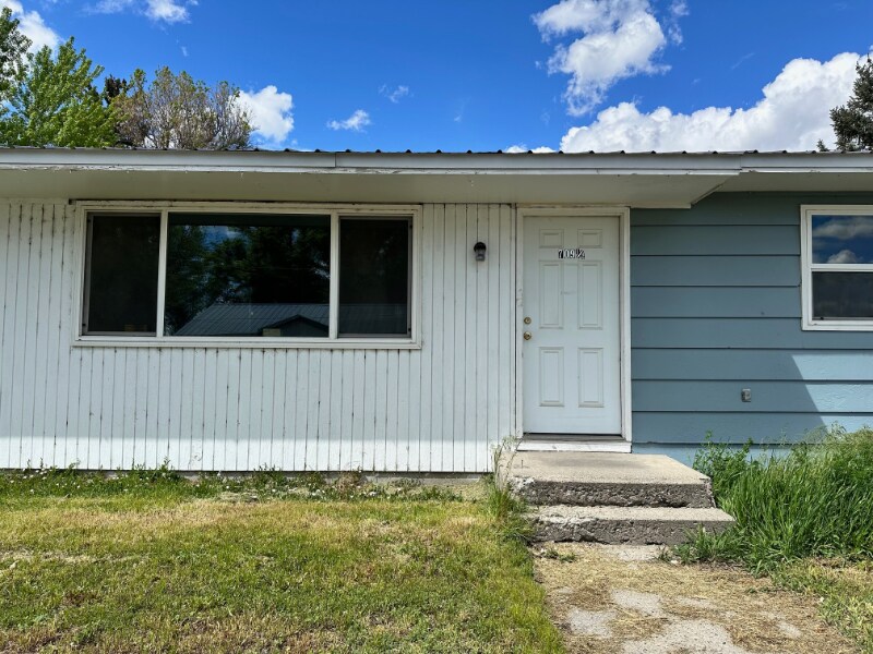 Primary Photo - 709 1/2 S Billings Blvd