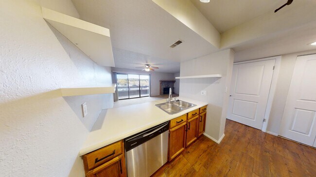 Foto del edificio - 152 W Rockrimmon Blvd