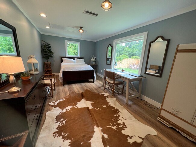 Building Photo - Vacation Rental