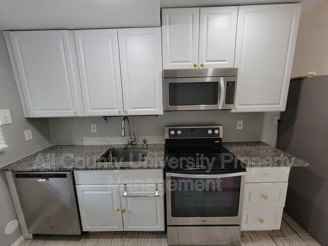 Foto del edificio - 703 SW 75th St