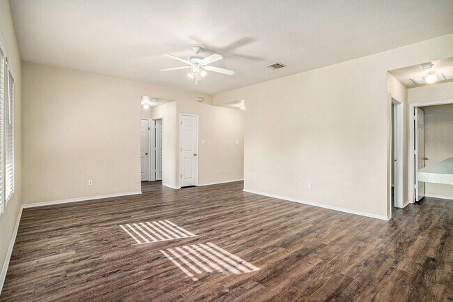 Foto del edificio - Welcome to this charming 3-bedroom, 2-bath...