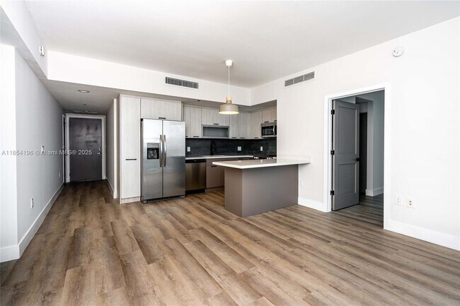 Building Photo - 950 Brickell Bay Dr