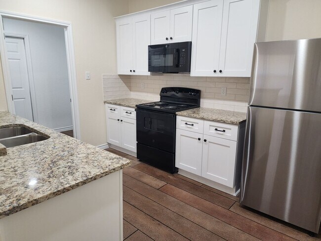 Building Photo - 546 Lost Trl