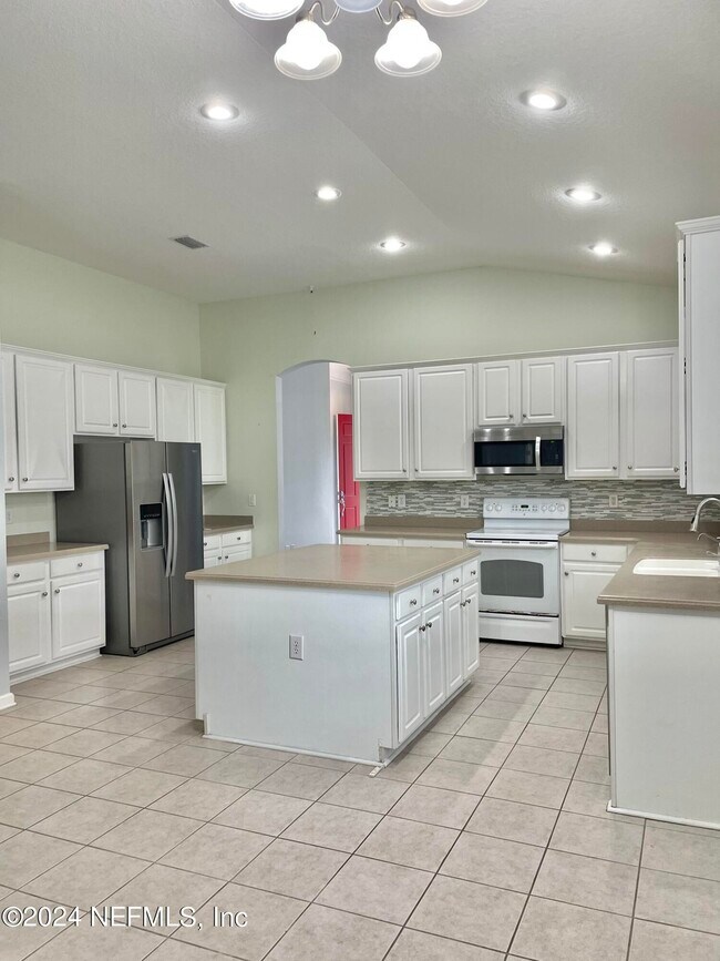 Building Photo - 8417 Highgate Dr