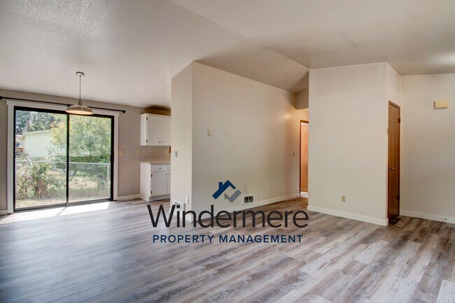 Foto del edificio - 2 Bed 1 Bath Home in Northgate