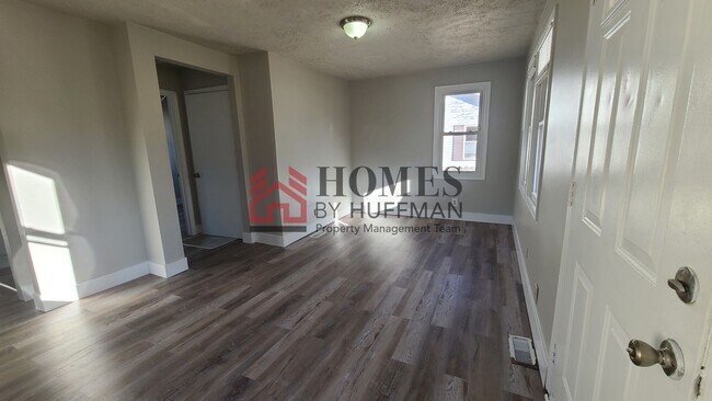 Building Photo - Two Bedroom House | Westside