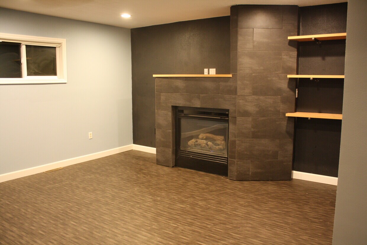 435 NW Elm Ave, Earlham, IA 50072 House Rental in Earlham, IA