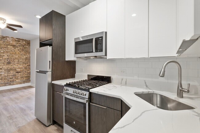 Building Photo - 1653 W Jonquil Terrace
