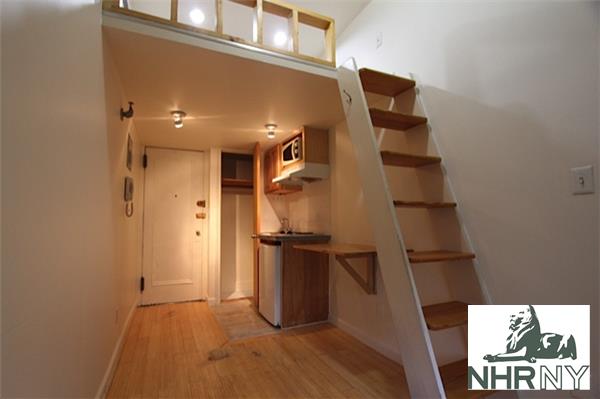 Building Photo - 351 W 29th St