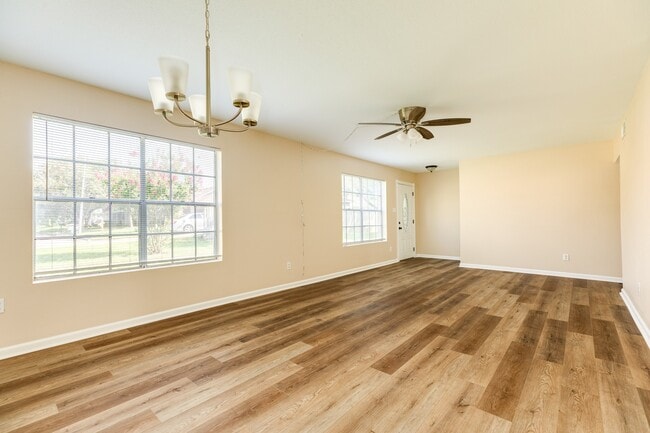 Building Photo - 1920 Back Bay Dr