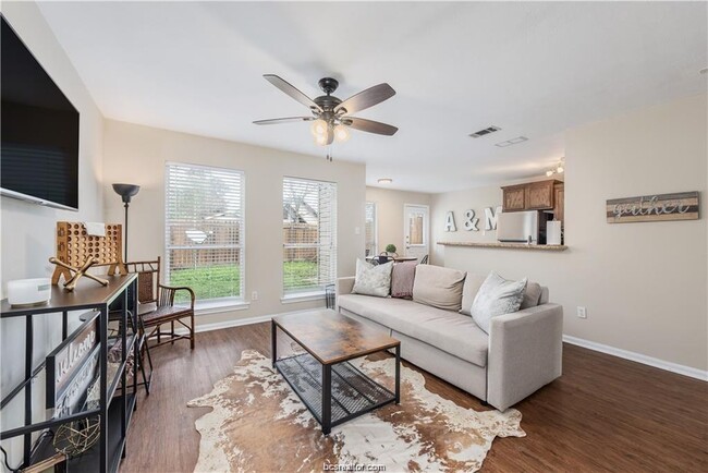 Building Photo - 1229 Oney Hervey Dr