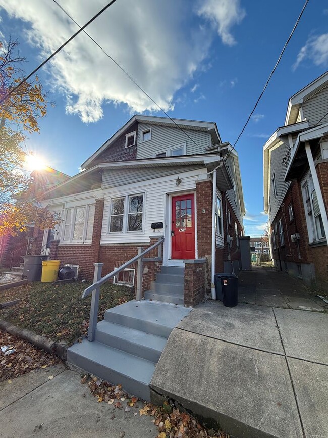 Building Photo - 929 Adeline St