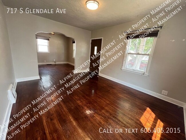 Building Photo - 717 S Glendale Ave