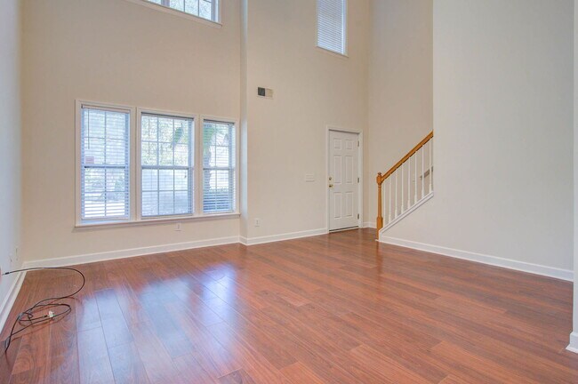 Foto del edificio - 100 Chinquapin Dr