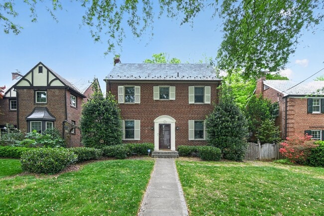 Photo - 4825 Butterworth Pl NW House