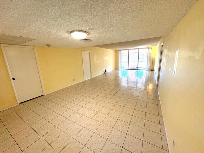 Foto del edificio - 901 Cypress Terrace
