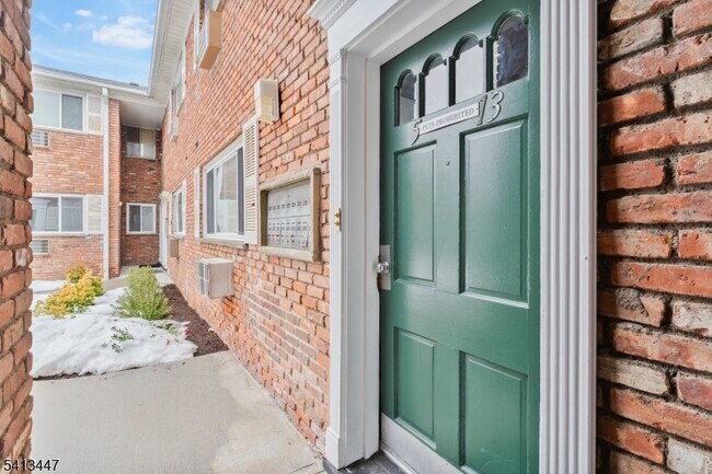 Foto del edificio - 104 N Beverwyck Rd