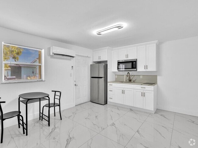 Building Photo - 4941 SW 44th Ave