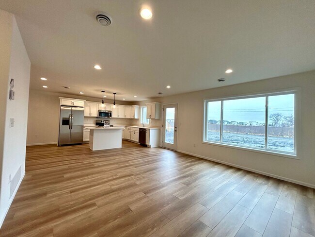 Foto del edificio - Spacious & Stylish 3-Bed Home with Modern Finishes and Attached 2-Stall Garage