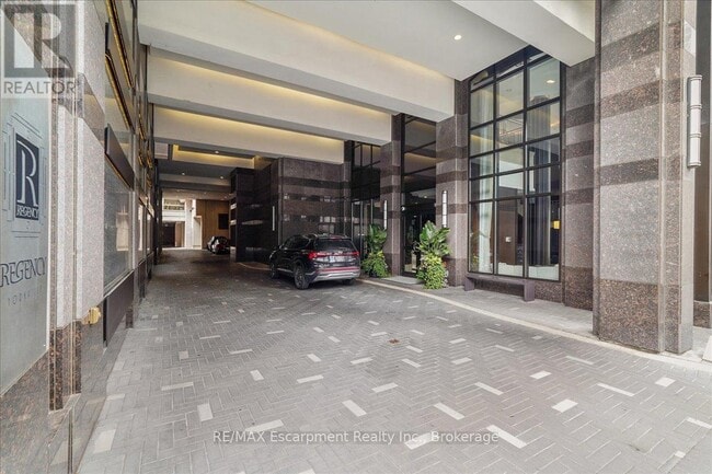 Building Photo - 68-368 Yorkville Ave