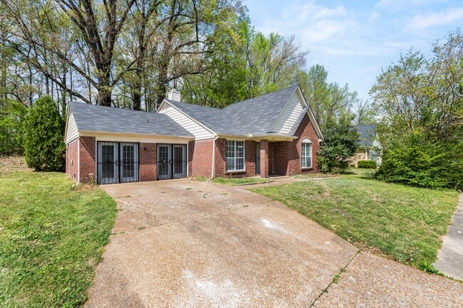 Building Photo - Updated 4 Bedroom 2 Bath Home - Open to Section 8