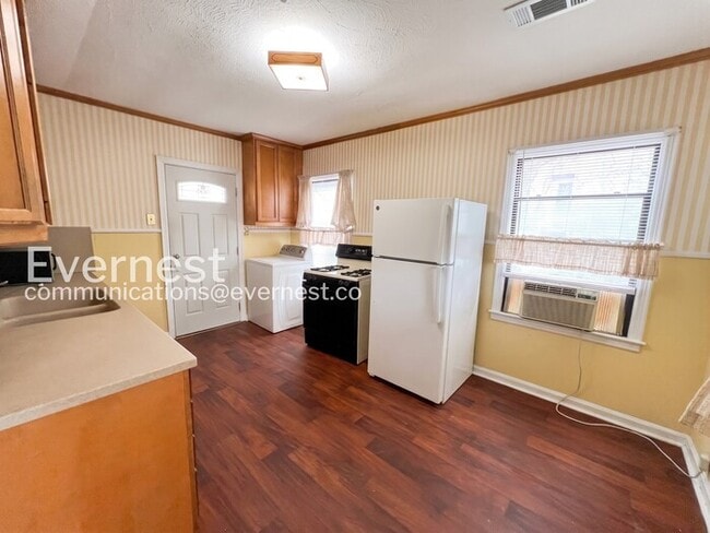 Building Photo - 6700 Westover Dr